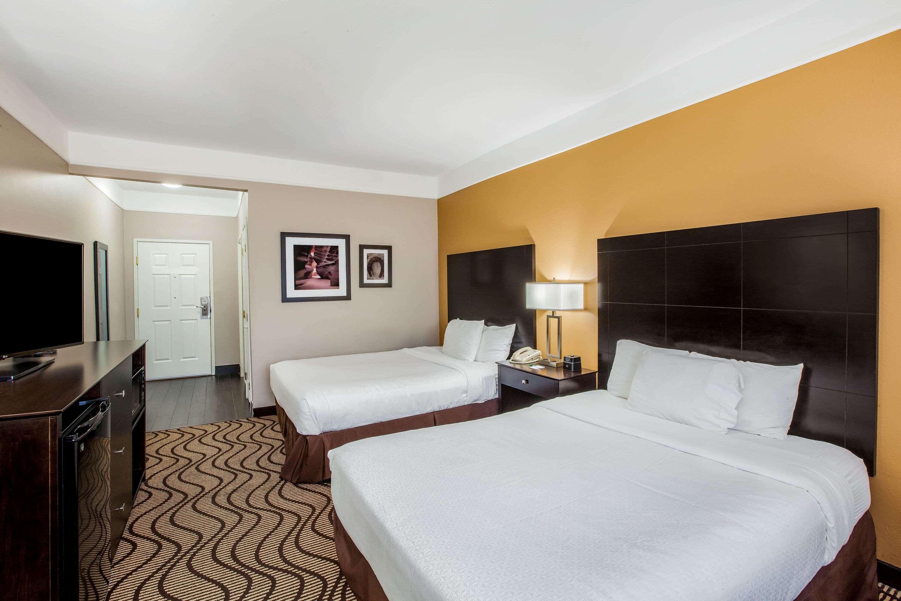 La Quinta By Wyndham Pasadena Hotel Екстериор снимка