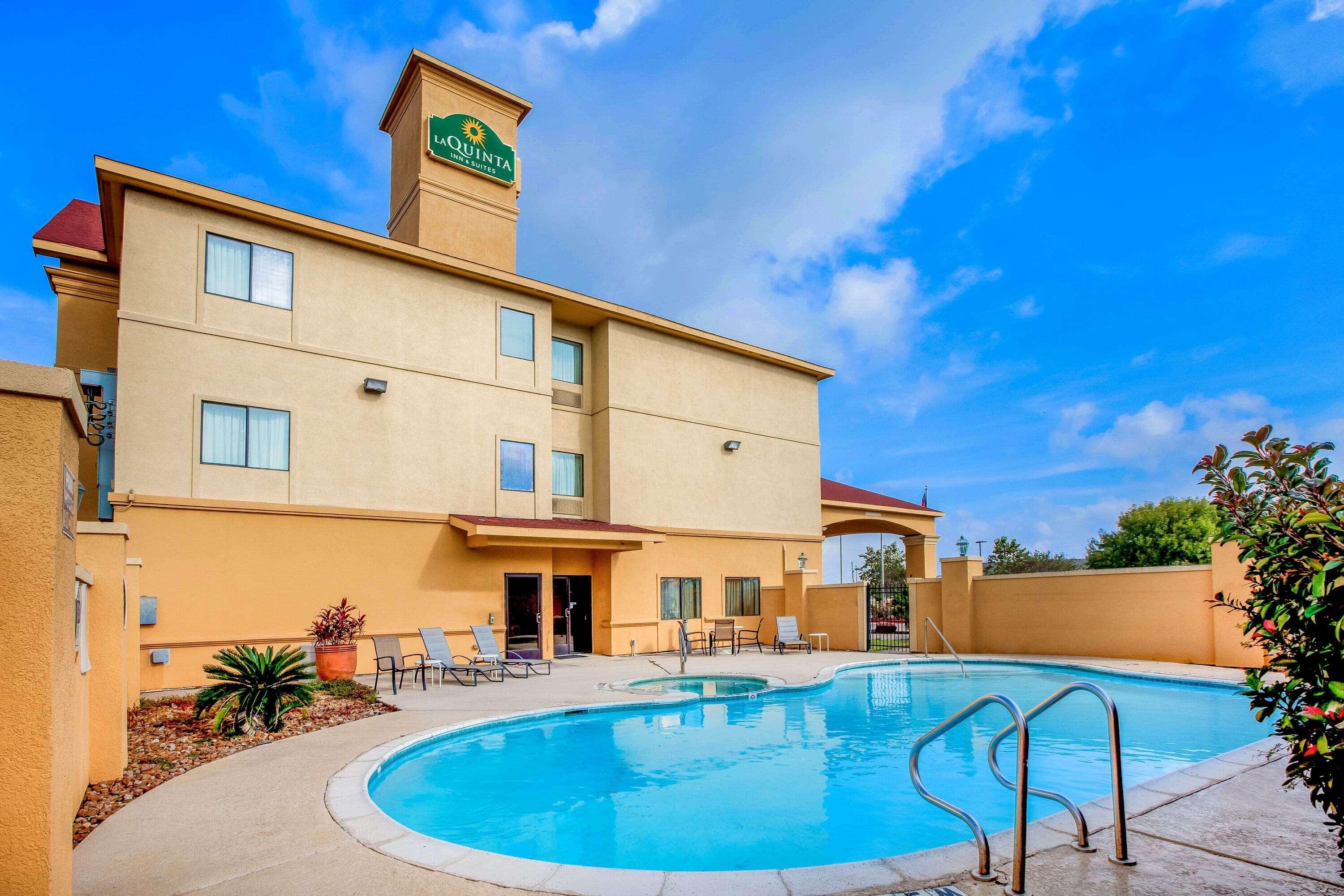 La Quinta By Wyndham Pasadena Hotel Екстериор снимка